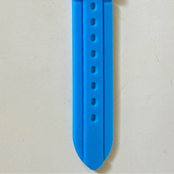 🐆 Turquoise Wristwatch with Silicone Strap and Rose Gold Detail - Picture 4 of 4